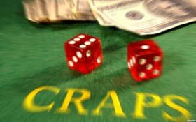 betewsy Casino Mobile APP Android iOS ဖြင့် Live Baccarat Roulette Slots ကစားနေပြီး Wave Money MMK ငွေထုတ်ယူနေသောမြင်ကွင်း